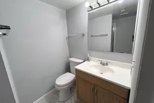 324 Hiawatha Dr, Buffalo Grove, IL 60089 - Photo 7