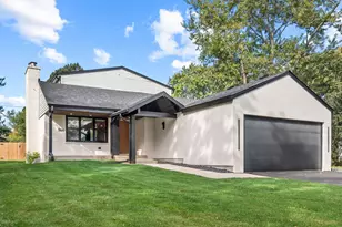 566 Earl Dr, Northfield, IL 60093 - Photo 1