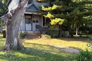422 E Jackson St, Woodstock, IL 60098 - Photo 1