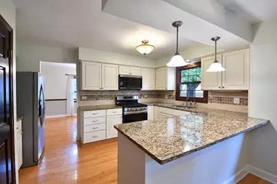 229 N Whispering Hills Drive, Naperville, IL 60540 - Photo 5