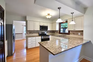 229 N Whispering Hills Dr, Naperville, IL 60540 - Photo 5