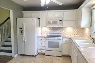 4112 Crimson Dr, Hoffman Estates, IL 60192 - Photo 3