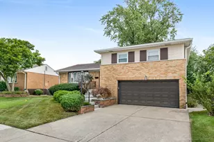 661 Winston Dr, Melrose Park, IL 60160 - Photo 3