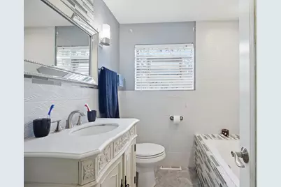 5825 W Maple Avenue, Berkeley, IL 60163 - Photo 9