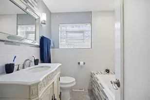 5825 W Maple Ave, Berkeley, IL 60163 - Photo 9