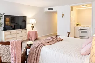 260 E Chestnut St, Chicago, IL 60611 - Photo 5