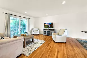 9 Greenwood Ct S, Buffalo Grove, IL 60089 - Photo 3