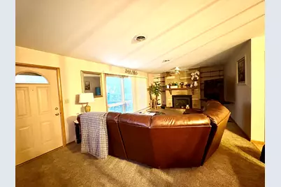 647 Hazen Avenue, Oglesby, IL 61348 - Photo 5