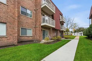 705 W Central Rd, Mount Prospect, IL 60056 - Photo 15