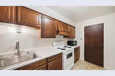 705 W Central Road #B1, Mount Prospect, IL 60056 - Photo 5