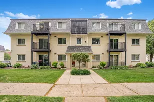 9661 S Karlov Ave, Oak Lawn, IL 60453 - Photo 1