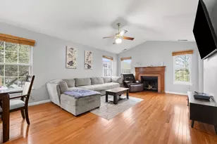 1913 Quaker Hollow Ln, Streamwood, IL 60107 - Photo 5