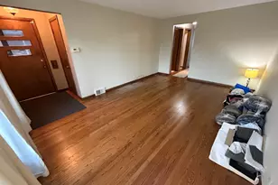 2822 W 102nd Pl, Evergreen Park, IL 60805 - Photo 3