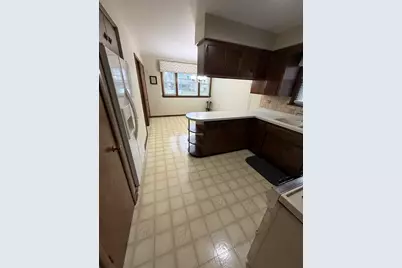 2822 W 102nd Place, Evergreen Park, IL 60805 - Photo 5