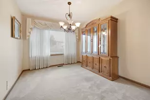 911 Wilma Ln, Elk Grove Village, IL 60007 - Photo 5