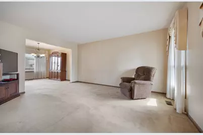 911 Wilma Lane, Elk Grove Village, IL 60007 - Photo 3