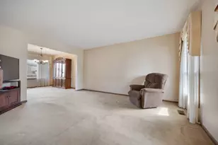 911 Wilma Ln, Elk Grove Village, IL 60007 - Photo 3