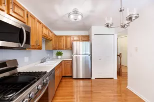 877 Cross Creek Dr, Roselle, IL 60172 - Photo 7