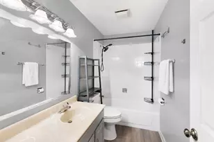 877 Cross Creek Dr, Roselle, IL 60172 - Photo 11