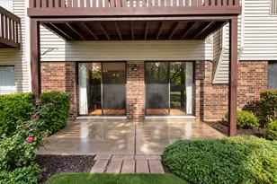 877 Cross Creek Dr, Roselle, IL 60172 - Photo 15
