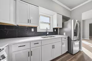 310 W 108th Pl, Chicago, IL 60628 - Photo 7