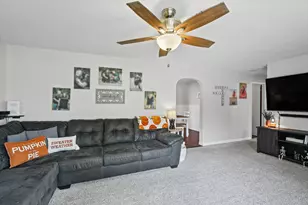 125 Maple St, Gibson City, IL 60936 - Photo 7