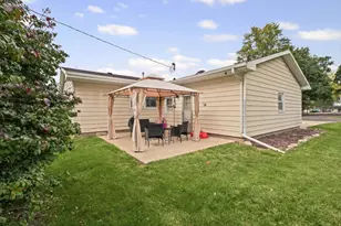 125 Maple St, Gibson City, IL 60936 - Photo 31