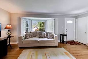 8857 S Cregier Ave, Chicago, IL 60617 - Photo 5