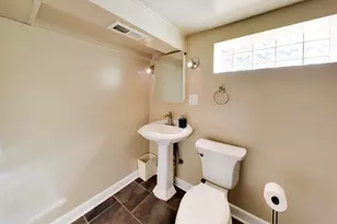 8857 S Cregier Ave, Chicago, IL 60617 - Photo 21
