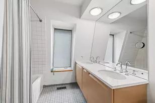 29 W Chestnut St, Chicago, IL 60610 - Photo 27