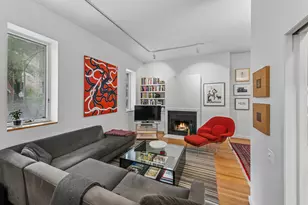 29 W Chestnut St, Chicago, IL 60610 - Photo 3