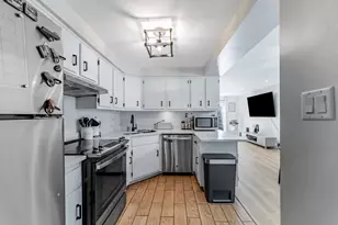 6650 W 64th Pl, Chicago, IL 60638 - Photo 9