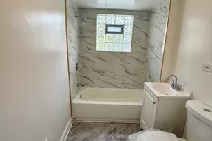 8518 S Muskegon Ave, Chicago, IL 60617 - Photo 13