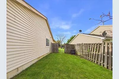 1353 Fountain Green Drive, Crystal Lake, IL 60014 - Photo 37