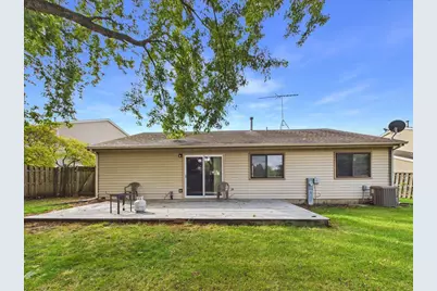 1353 Fountain Green Drive, Crystal Lake, IL 60014 - Photo 33