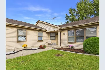 1353 Fountain Green Drive, Crystal Lake, IL 60014 - Photo 7