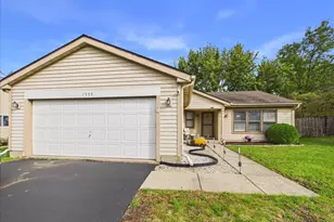 1353 Fountain Green Dr, Crystal Lake, IL 60014 - Photo 1