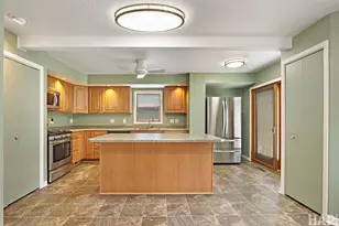 3610 Eastway Dr, Island Lake, IL 60042 - Photo 7