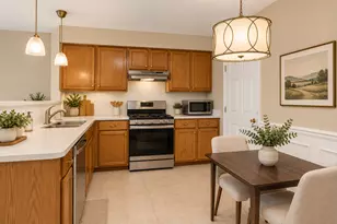 2752 Whitlock Dr, Darien, IL 60561 - Photo 5