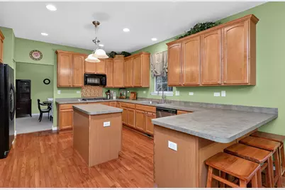 806 Baden Avenue, Oswego, IL 60543 - Photo 7