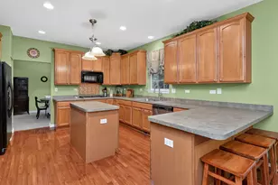 806 Baden Ave, Oswego, IL 60543 - Photo 7