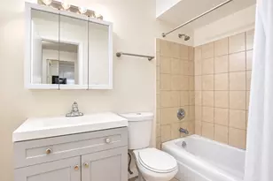 1039 College Ave, Wheaton, IL 60187 - Photo 3