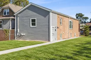9240 S Greenwood Ave, Chicago, IL 60619 - Photo 19