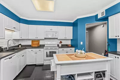 3900 Dundee Road #304, Northbrook, IL 60062 - Photo 7
