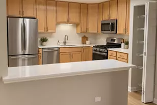 375 W Winchester Rd, Libertyville, IL 60048 - Photo 7