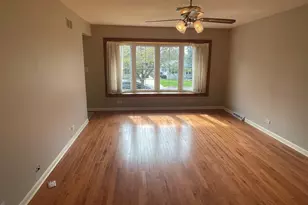 569 W Crockett Ave, Elmhurst, IL 60126 - Photo 3