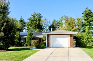 1470 Edgefield Ln, Hoffman Estates, IL 60169 - Photo 1