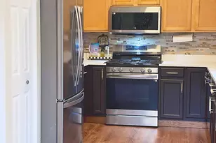 11 Eagle Ct, Streamwood, IL 60107 - Photo 3