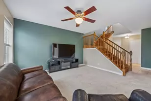 425 Windham Cove Dr, Crystal Lake, IL 60014 - Photo 3