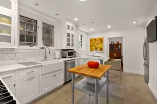 222 E Chestnut St, Chicago, IL 60611 - Photo 11